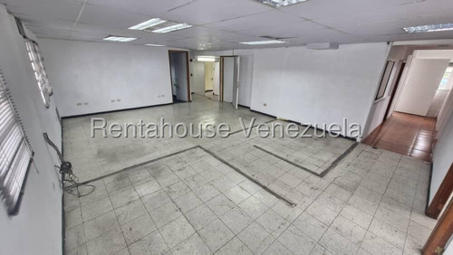 En Alquiler Excelente Oficina Ideal Y Funcional En La Urbina