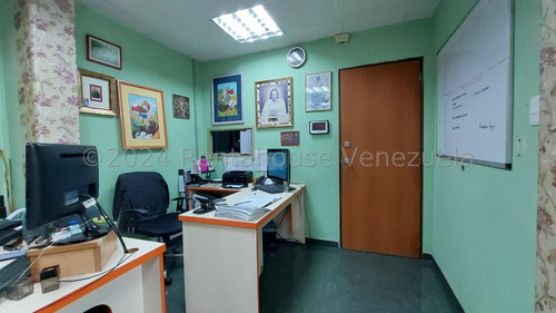 LG Vendo Edificio Industrial Con Local Comercial En Prado De María, 1920 Mtrs. Punto Comercial De Mas De 30 Años
