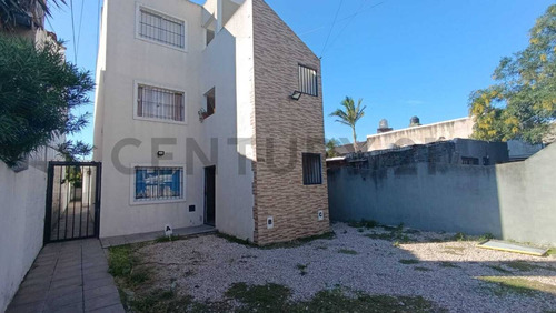 Ph En Venta Castelar Con Patio Y Cochera Apto Prefesional Y Apto Credito.