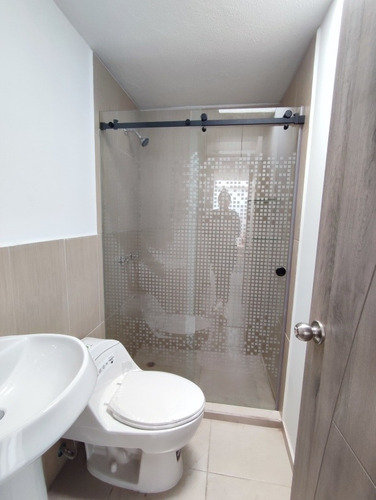 Imagen 10 de 10 de Cabinas De Baño En Vidrio Templado