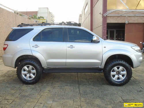 Toyota Fortuner 4x2 - Automática