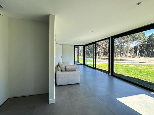 Casa En Venta Primera Linea Al Mar Punta Del Este (ref: Bpv-10119)