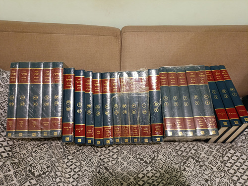 Livros Em Bom Estado De Conservação, Capa Dura , Alguns Lacrados , Em Hebraico, Com Um Livros Com Leve Enrigecido Na Parte De Cima, Se For De São Paulo Faço Desconto Na Entrega, Entrar Em Contato (Usado)