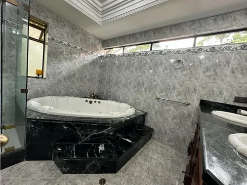 Excelente Casa Para La Venta, Sector Los Balsos, Poblado