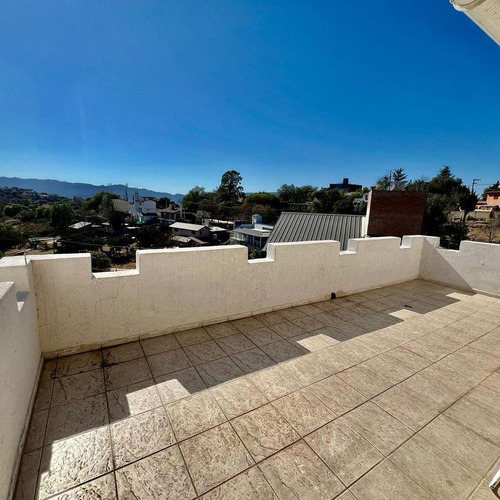 Casa En Venta 2 Dormitorios, Pileta, Mas Departamento. B° Villa Del Lago