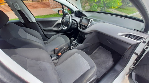 Imagen 10 de 25 de Peugeot 208 Allure
