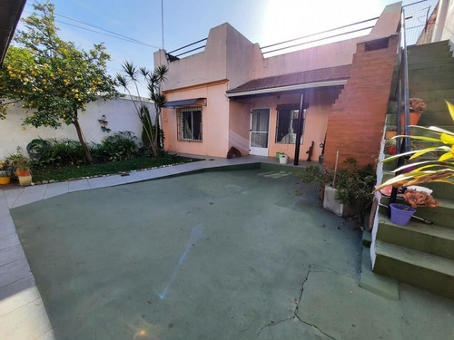 Imagen 12 de 22 de Casa De Cuatro Ambientes En Venta - Moron Sur.