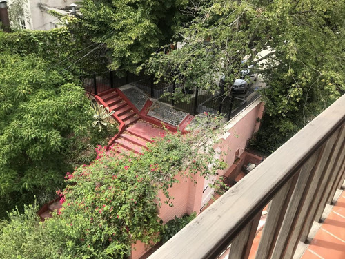 Hermosa Casa De Época En Un Entorno Increíble Y Único, Ubicada Sobre Un Exclusivo Cul De Sac