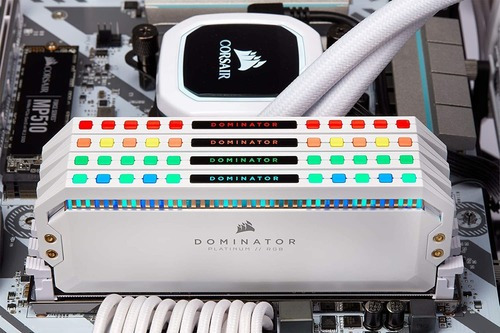 Memoria RAM Dominator Platinum RGB gamer color blanco 32GB 4 Corsair CMT32GX4M4C3600C18W