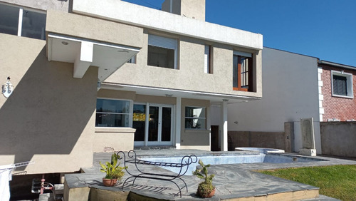 Casa En Venta En Caisamar