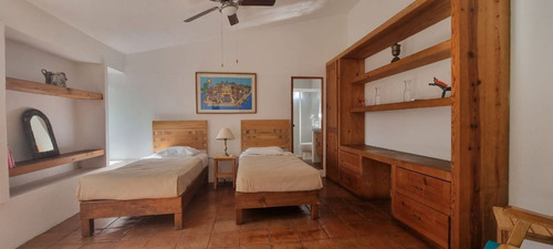 Casa En Venta En Fracc. Colinas De Santa Fe, En Xochitepec, Morelos