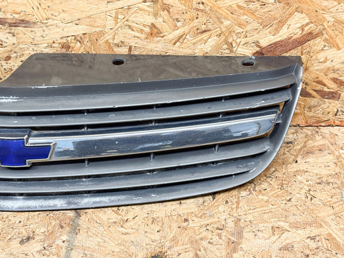 Parrilla Chevrolet Malibu 2000 - 2005 Original Negro Mate (Usado)