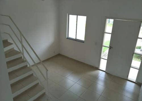 Alugo Ótima Casa Duplex Em Condominio Fechado, Local Seguro, Ar Puro E Clima Agradavel, 2 Qtos, 2 Banheiros