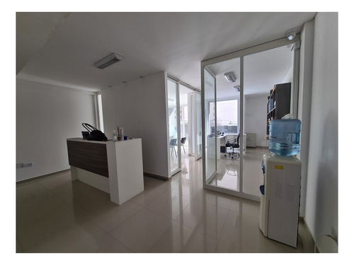 Imagen 2 de 9 de Oficina En Venta Bien Ubicada