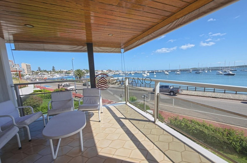 Apartamento Frente Al Puerto En Alquiler- Ref: 2563