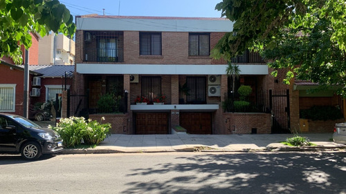 Triplex 5 Amb C/depend. Cochera Y Jardin En Venta Villa Devoto Bahia Blanca 3400