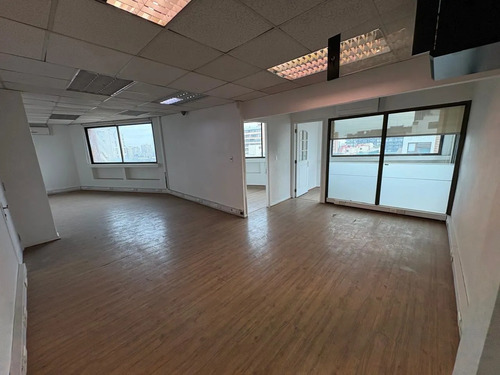 Oficina Con Terraza Y Vistas Despejadas En Nueva Apoquindo