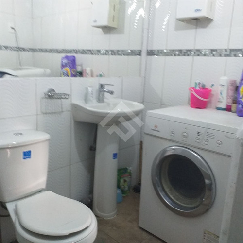 Casa En Venta De 4 Dorm. En La Florida