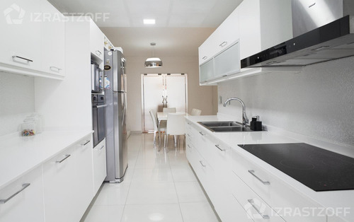 Imagen 7 de 15 de Tres Suites Con Cochera Y Piscina.