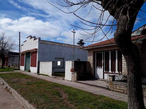 Casa En Venta - 3 Dormitorios 2 Baños 4 Cocheras - 600mts2 - Mechongue