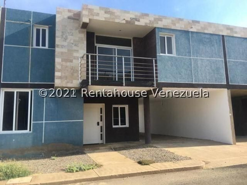 Imagen 1 de 11 de Townhouse A Estrenar En Venta Ubicado En Santa Irene. Punto Fijo