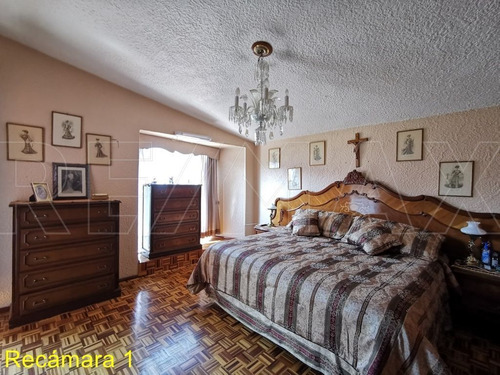 Casa De 215m2t / 347m2c / 4r / 3.5b / 1a / Vigilancia