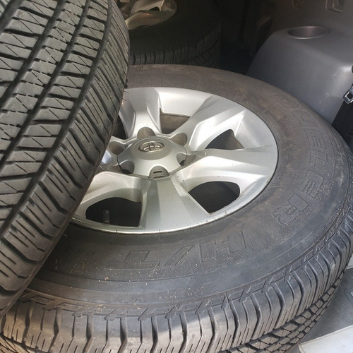 Llantas Con Cubiertas De Toyota Prado 265/65/17