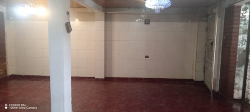 Casa Con Local Comercial