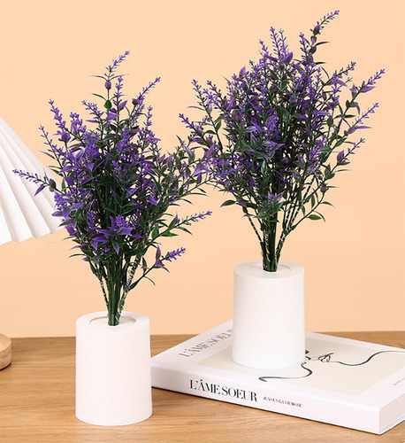 Decoración De Luz Nocturna En Maceta De Lavanda