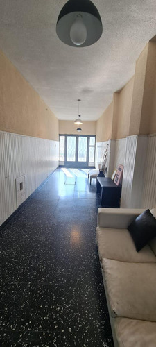 Casa En Venta - 2 Dormitorios 2 Baños - 546mts2 - Castelar