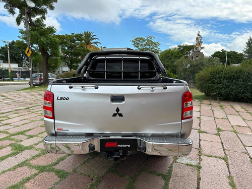 Imagen 8 de 17 de Mitsubishi L200 2.4 Cab Dob 4x4 2abag Abs Espejos Pr.caja