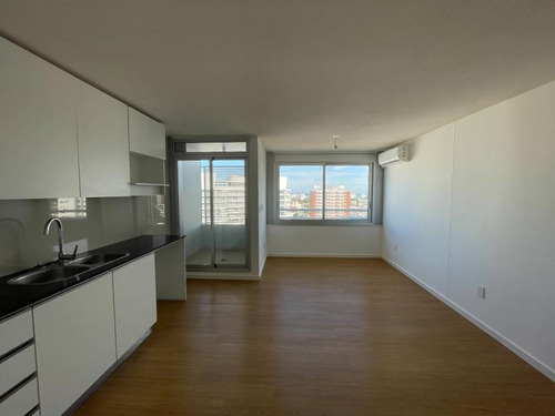 Imagen 4 de 15 de Apartamento 1 Dormitorio En El Corazón De Malvín- E-tower Sky Ne #1206