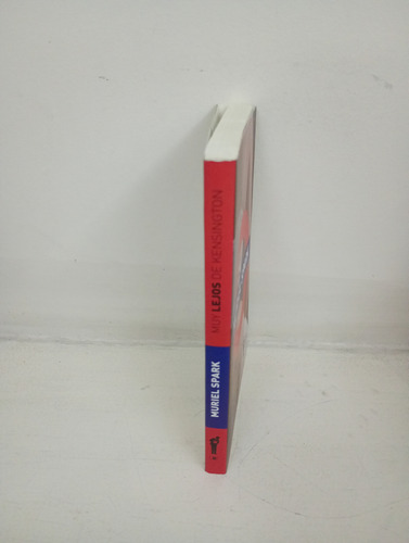 Muy Lejos De Kensington - Muriel Spark (Usado)