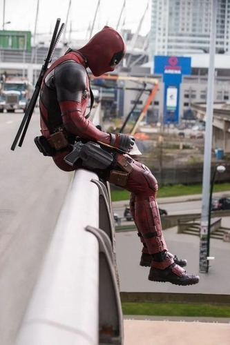 Imagen 8 de 10 de Katanas Deadpool - Porta Espadas - Marvel Comics E.full