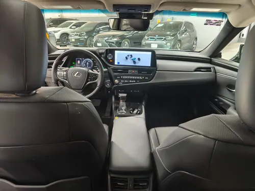 Lexus ES 4p 300H HEV L4/2.5 Aut