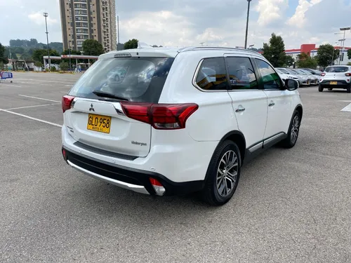 Mitsubishi Outlander 3.0 Kaiteki