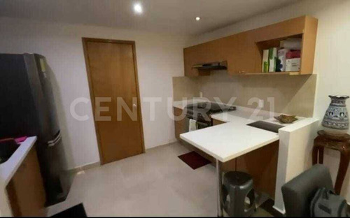 En 1er Piso, Con Balcón A Una Calle De Parque Gandhi