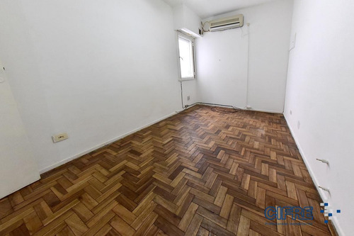 Departamento De 2 Ambientes, Lateral, Segundo Piso Por Escalera.