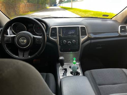 Jeep Grand Cherokee Laredo V6 4x2 At