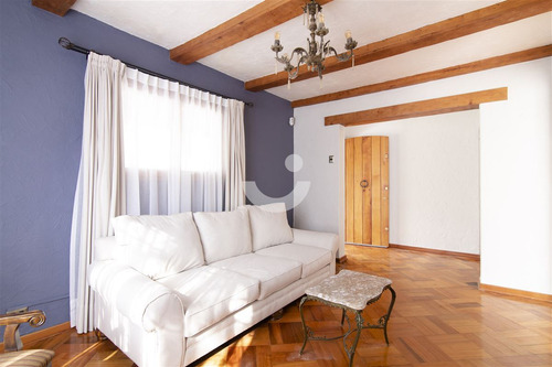 Hermosa Casa Colonial / Sector Residencial De Ñuñoa