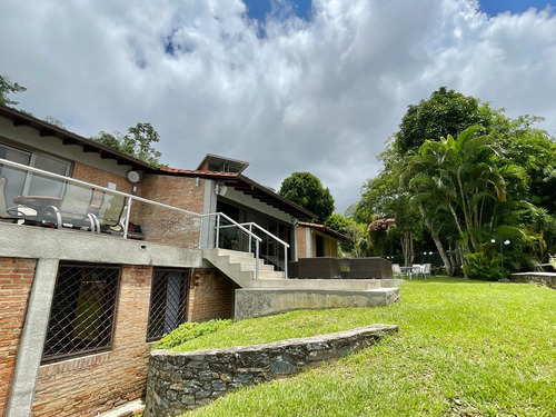 Casa Remodelada De Una Sola Planta Alto Hatillo 2250 M2 Terreno Y 600 M2 Construcción