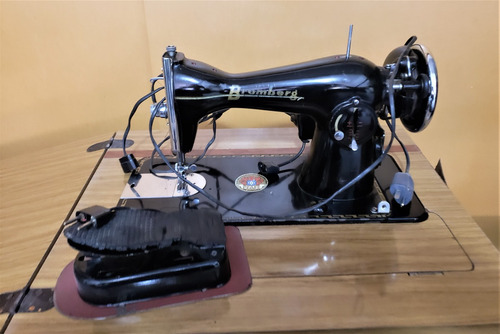 Maquina De Coser Electrica Portatil Bromberg Con Mueble