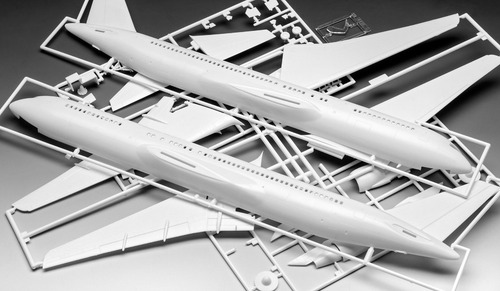 Avión Boeing 767-300er British 1/144 Model Kit Revell