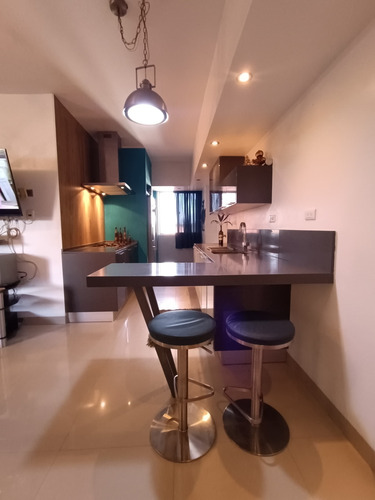 Elena Hidalgo Vende Apartamento En La Urbanización El Parral Residencia Royal Palace Posee Hermosa Vista, Fácil Acceso A La Autopista, Cercano A Centros Comerciales (solo Clientes)
