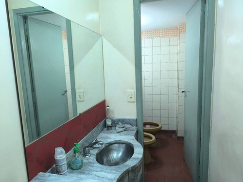 Venta Oficina/ Vivienda En Monserrat