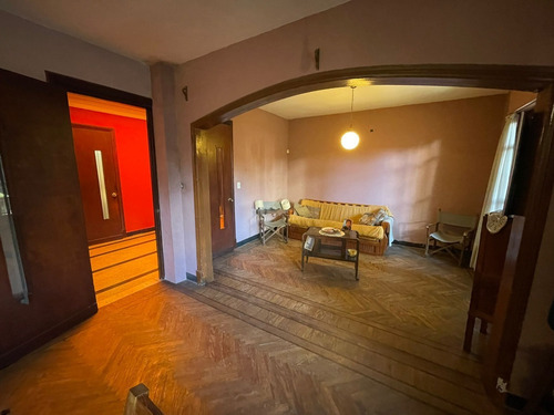 Imagen 17 de 18 de Casa De Dos Niveles Próximo A Hospitales Macari Vende