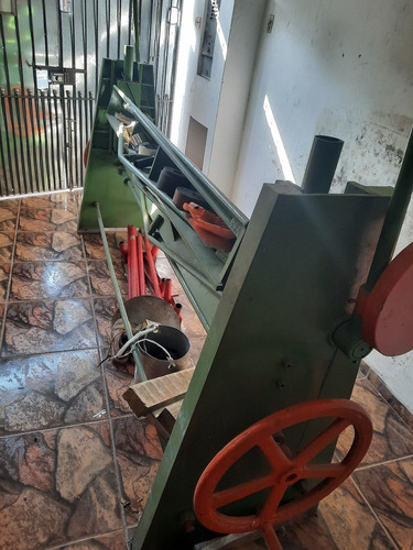Imagem 3 de 5 de Dobradeira
