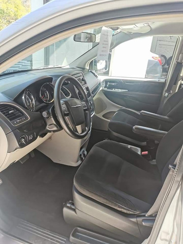 Imagen 7 de 12 de Chrysler Town & Country 3.6 Li Mt 2016