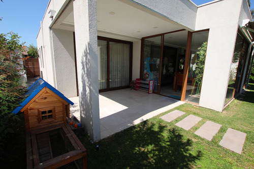 Preciosa Casa En Venta En Condominio