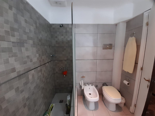 Venta O Permuta .casa 5 Ambientes Con Garage Doble Y Jardín. Parque Luro